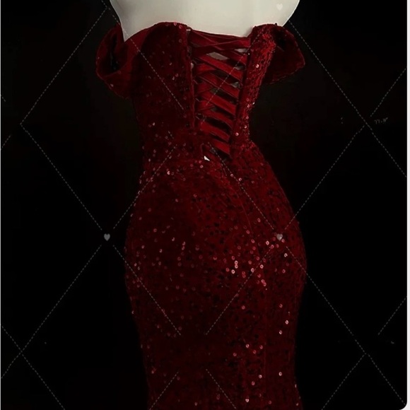 Classy mermaid prom dress 👗 - Picture 3 of 9